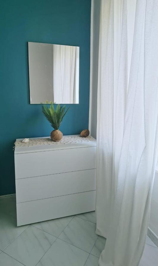 سكاليا A Due Passi Dal Mare B&B الغرفة الصورة