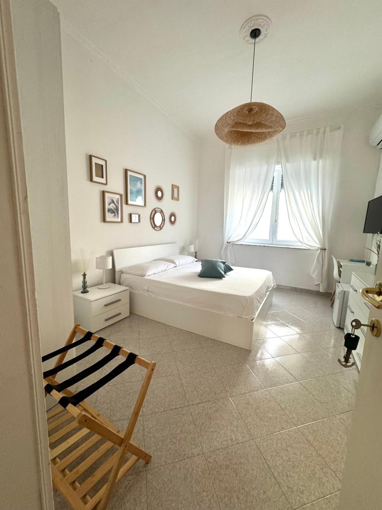 سكاليا A Due Passi Dal Mare B&B الغرفة الصورة